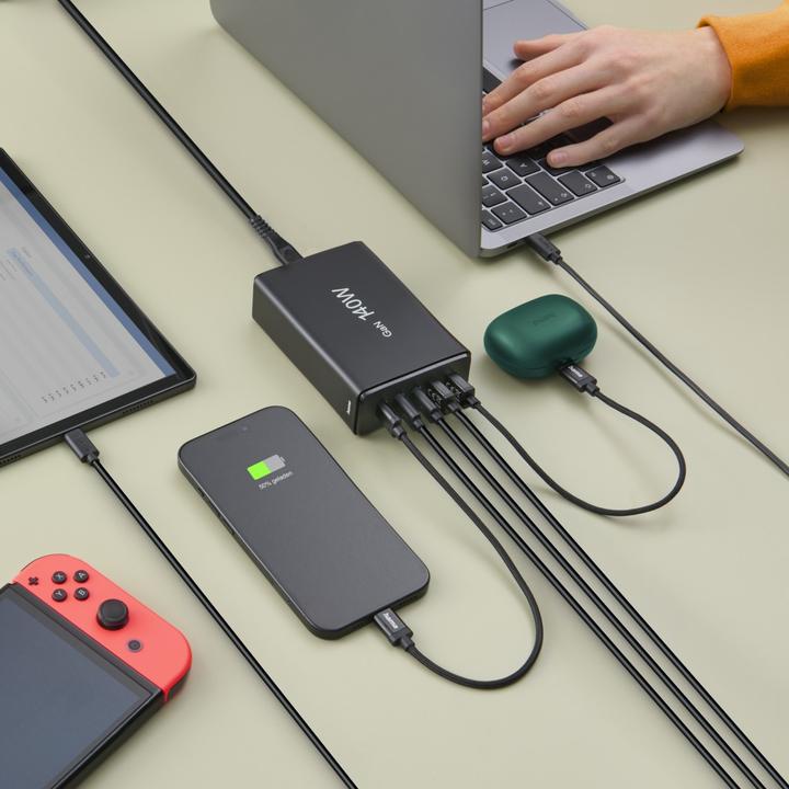 Actual product image Hama Charging station 5 ports, GaN, fast charger, 3xUSB-C, 2xUSB-A, PD, 140 W, SW (140 W)