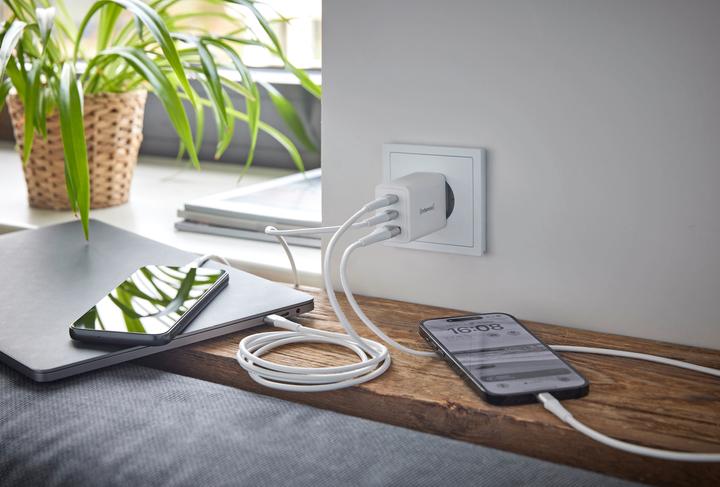 Image du produit Intenso Adaptateur 1x USB-A vers 2x USB-C GAN blanc (65 W)
