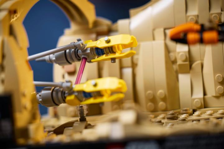 Actual product image LEGO Pod racing in Mos Espa - Diorama (75380, LEGO Star Wars)
