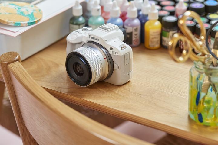 Actual product image Canon EOS R50 Kit (18 - 45 mm, 24.20 Mpx, APS-C / DX)