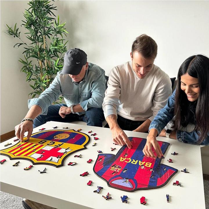 Actual product image Iconic FC Barcelona - Logo - Wooden Puzzle Size L (500 pieces) (500 pieces)