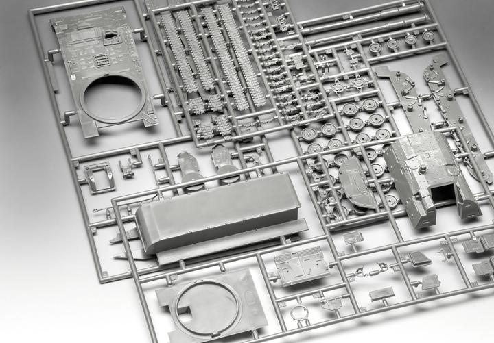 Actual product image Revell Tank howitzer 2000