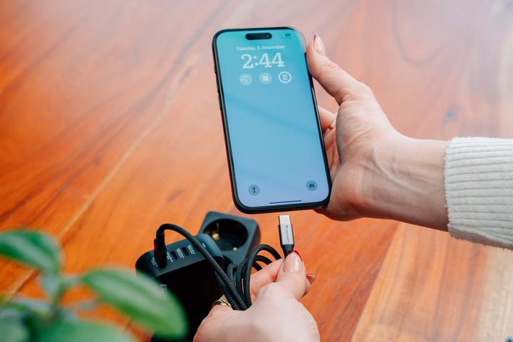 Actual product image Verbatim Sync & Charge Cable - 60W USB-C to USB-C 120 cm (1.20 m, USB 2.0)