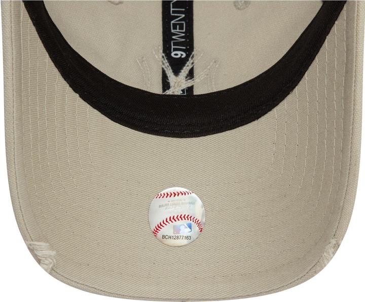 Actual product image New Era 9Twenty Ladies Cap - DISTRESS New York Yankees stone