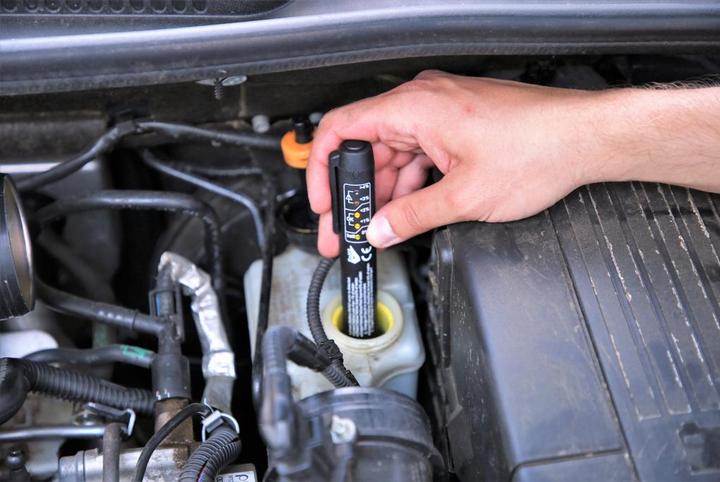 Actual product image Brilliant Tools Brake fluid tester