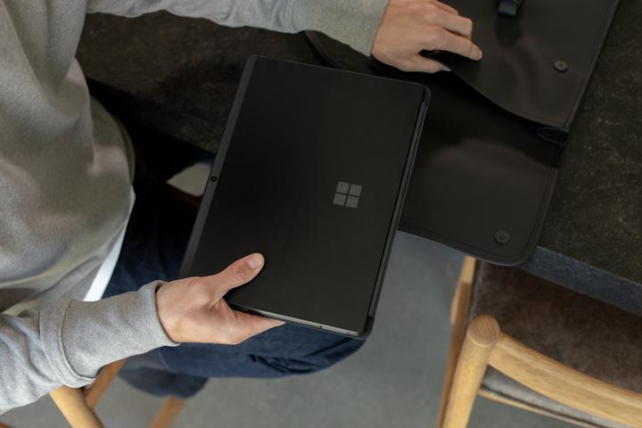 Produktbild Microsoft Surface Pro X (13", Microsoft SQ2, 16 GB, 256 GB)