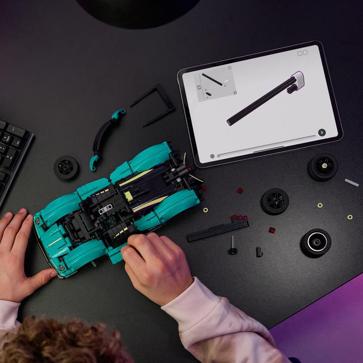 Actual product image LEGO Aston Martin Valkyrie (42208, LEGO Technic)