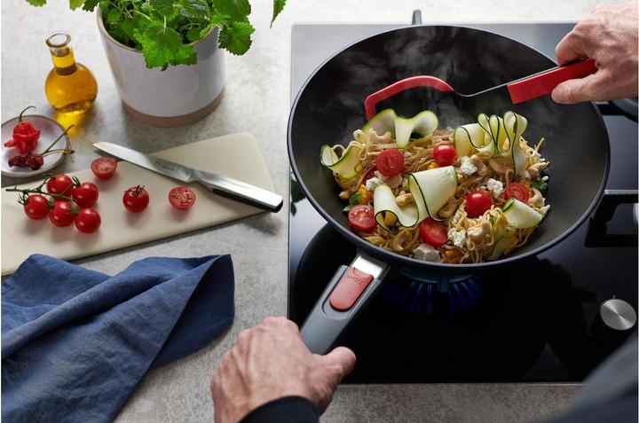 Actual product image Woll Diamond Lite (30 cm, Wok, Cast aluminium)