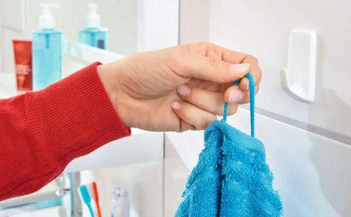 Productafbeelding tesa Powerstrips haken LARGE rechthoek, zwart gemaakt van hoogwaardig kunststof, herbruikbaar met
