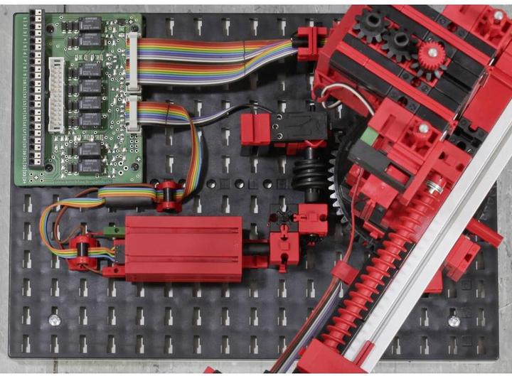 Produktbild Fischertechnik 3-Achs-Roboter mit Greifzange 24V