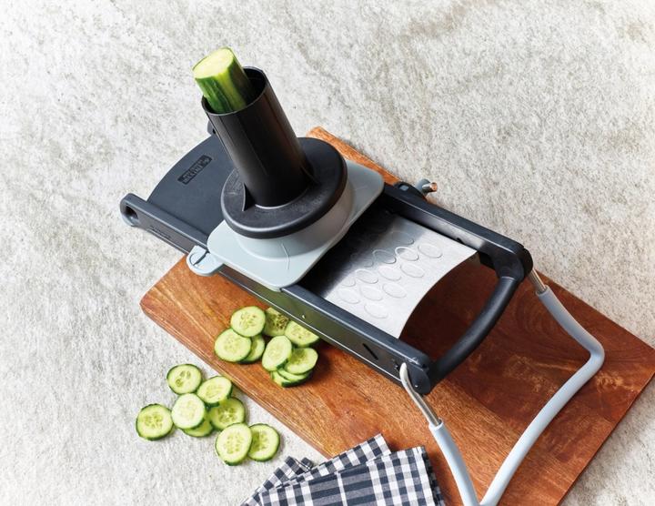 Image du produit de Buyer Guide de découpe Gravity avec poussoir adapté à toutes les mandolines