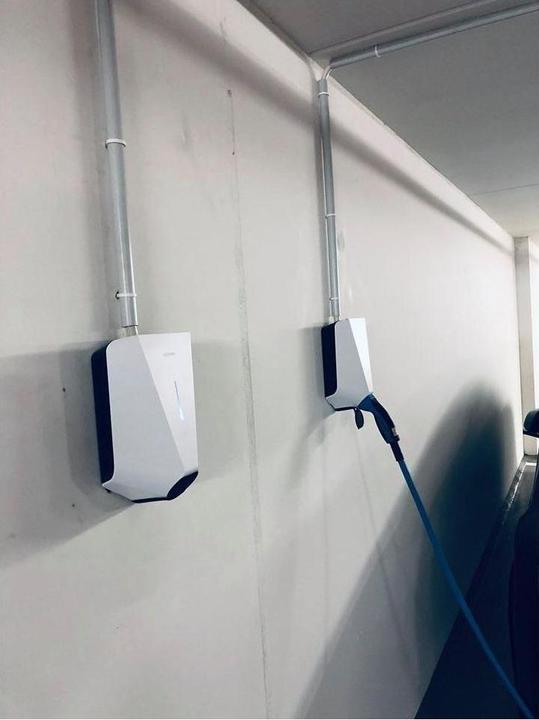 Actual product image Easee Charge Laderoboter Wallbox weiss (Type 2, 22 kW, 32 A)