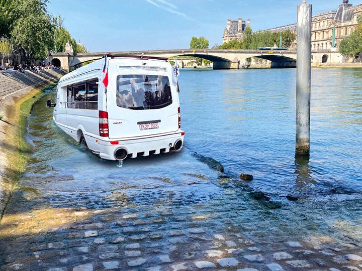 Image du produit Smartbox Séjour romantique de 3 jours à Paris, virée en bateau-bus et champagne (2 pers.)