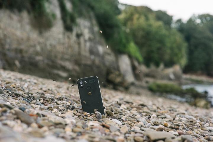 Actual product image Cat S52 (64 GB, Black, 5.65", Dual SIM + SD, 12 Mpx, 4G)