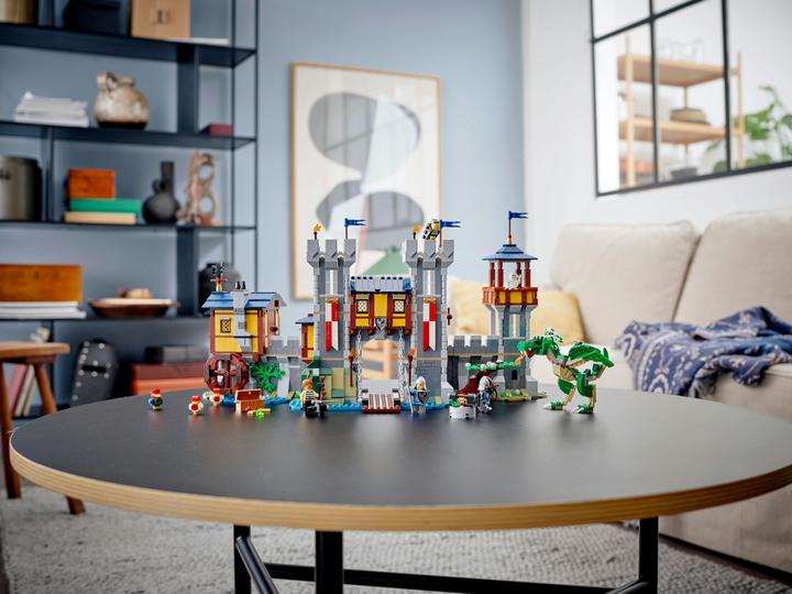Actual product image LEGO Medieval castle (31120, LEGO Creator 3-in-1, LEGO Rare Sets)