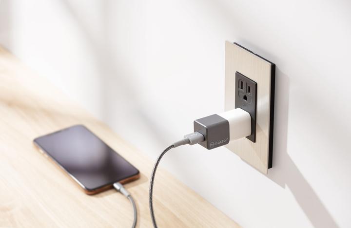 Produktbild Maktar Qubii Pro MFi-certified Backup-Charger (USB-A, SD Karte)