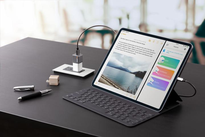 Produktbild Maktar Qubii Pro MFi-certified Backup-Charger (USB-A, SD Karte)