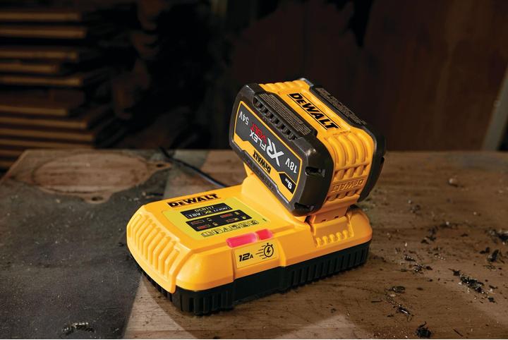 Actual product image DeWalt DCB117QW Battery/Charger for Power Tool (18 V)