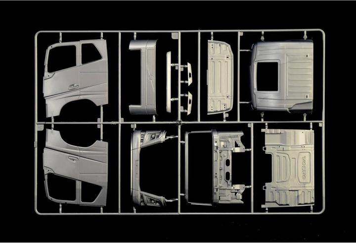 Actual product image Italeri 1:24 Volvo FH4 Globetrotter XL