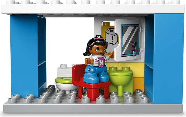 Actual product image LEGO family house (10835)