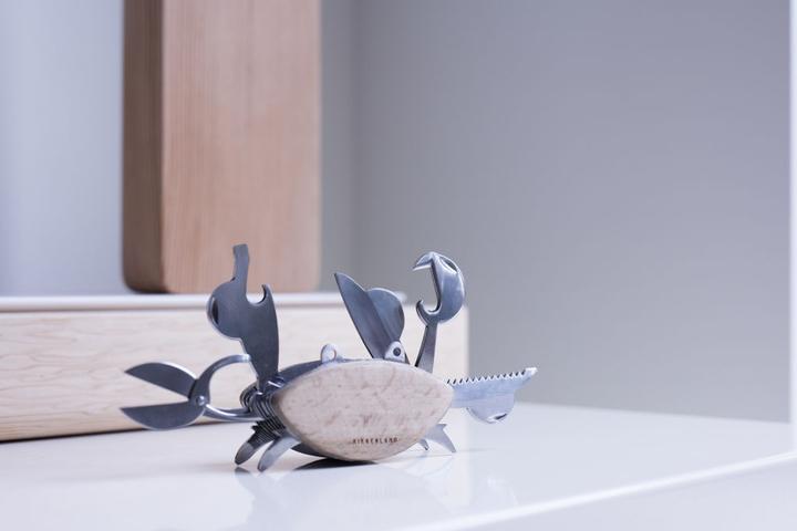 Actual product image Kikkerland Crab (4 Functions)