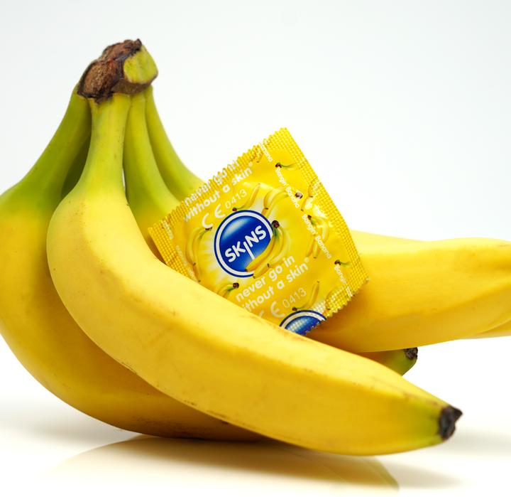 Actual product image Skins Bangin' Banana" 4 condoms with fine banana aroma - without latex smell (4 pcs.)