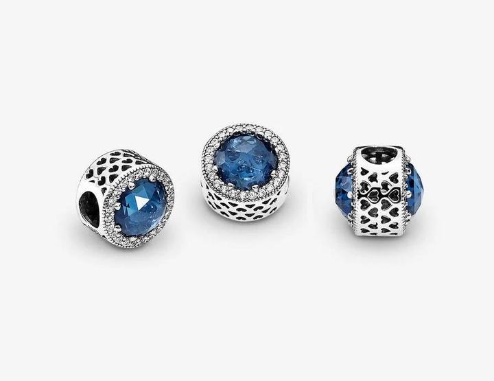 Actual product image Pandora Charms/Beads Midnight Blue Radiant Wreath of Hearts (Silver)