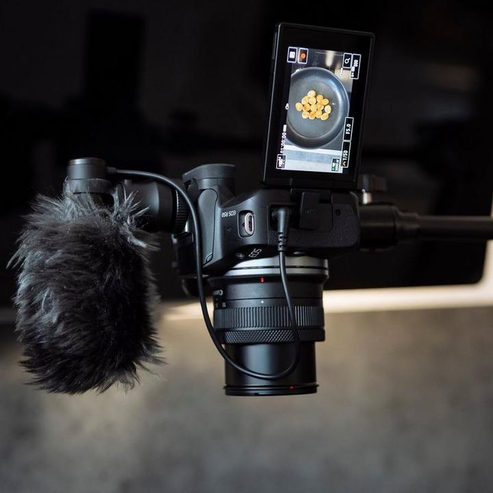 Produktbild Canon EOS R50 Creator Kit (18 - 45 mm, 24.20 Mpx, APS-C / DX)