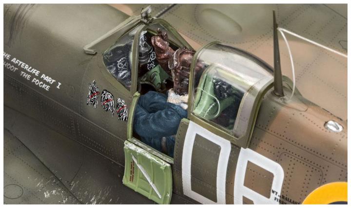 Actual product image Revell Gift Set Spitfire Mk.V Iron Maiden