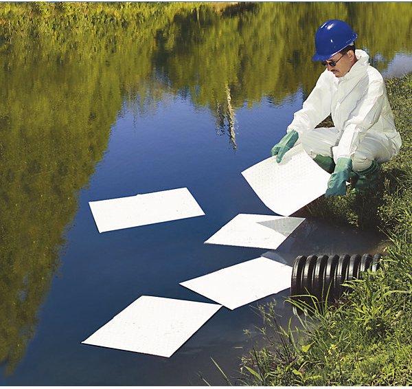 Actual product image New Pig Oil-Only absorbent sheeting mat, heavyweight version, pack of 100, WxL 380 x 510 (100 pcs.)