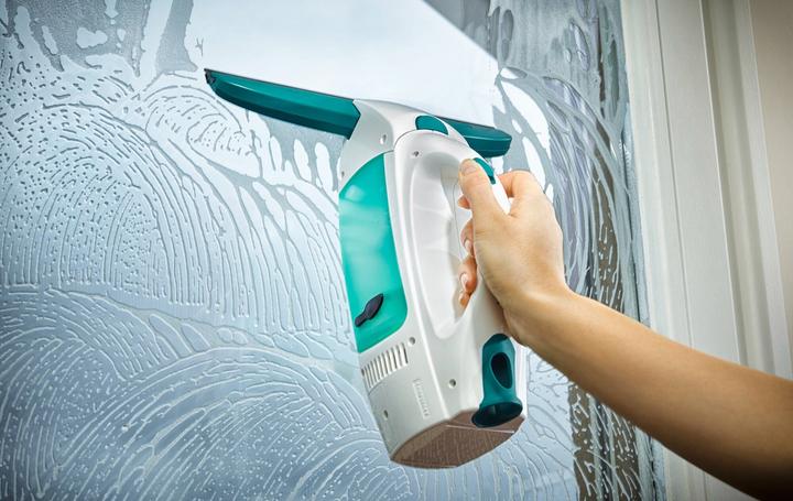 Actual product image Leifheit Dry & Clean window vacuum cleaner set with handle, washer, narrow suction nozzle
