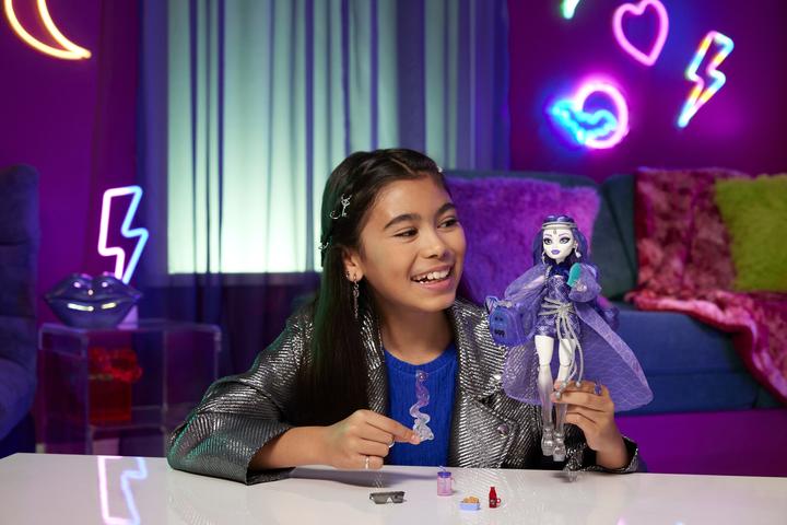 Actual product image Monster High Student Spectra