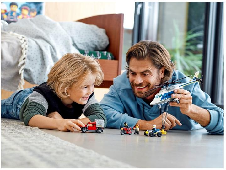 Actual product image LEGO Police helicopter pursuit (60243, LEGO City)
