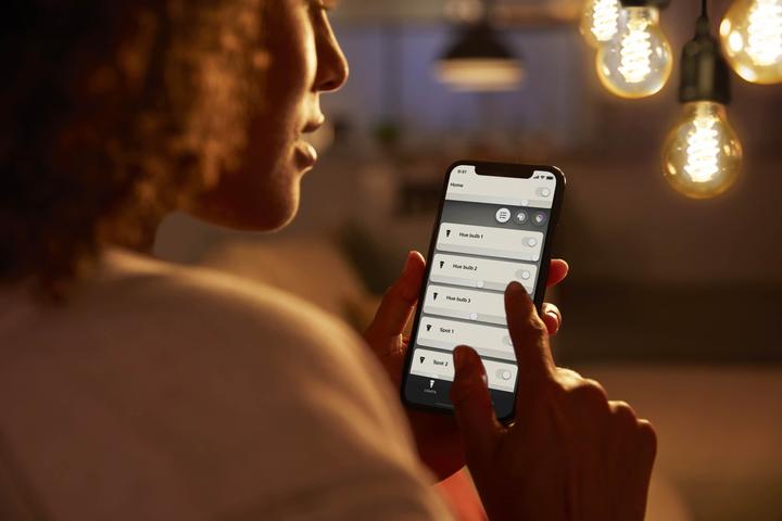 Produktbild Philips Hue White BT (E27, 7 W, 550 lm, 1 x, G)