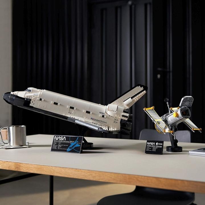 Actual product image LEGO NASA Space Shuttle Discovery (10283, LEGO Rare Sets)