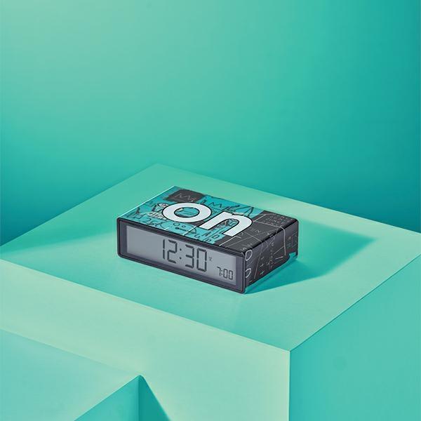 Produktbild Lexon Flip+ X JMB Budzik sterowany radiowo czarny/equals pi LR150BSQ-B