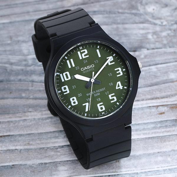 Actual product image Casio MW-240-3B (Analogue wristwatch, 43 mm)