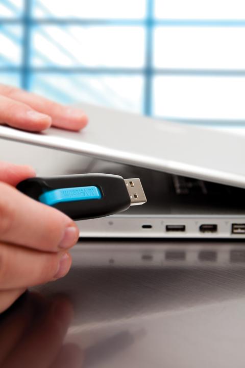 Produktbild Verbatim Store n Go V3 USB Drive (16 GB, USB-A)
