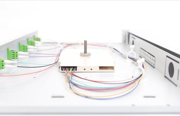 Image du produit Digitus Boîte d'épissure FO, 1U, équipée, 6x LC DX, OS2, APC incl. cassette d'épissure, pigtails colorés