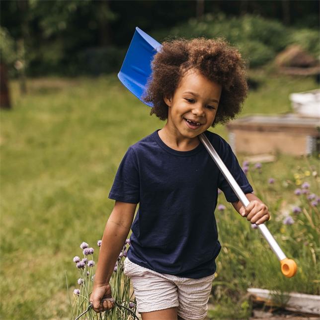 Actual product image Fiskars Kids shovel blue 138180