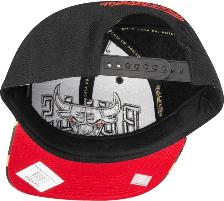 Actual product image Mitchell & Ness Snapback Cap - Woodland Chicago Bulls