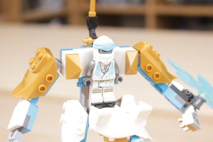 Produktbild LEGO Zanes Power-Up-Mech EVO (71761, LEGO Ninjago)