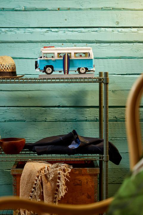 Actual product image LEGO Volkswagen T2 Camping Bus (10279, LEGO Creator Expert, LEGO Rare Sets)