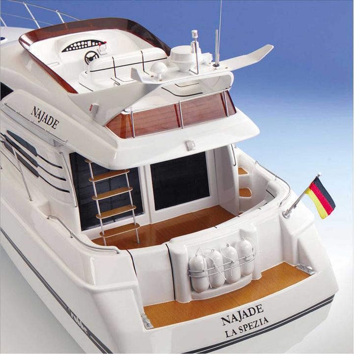Actual product image Romarin naiad motor yacht 1/15 kit