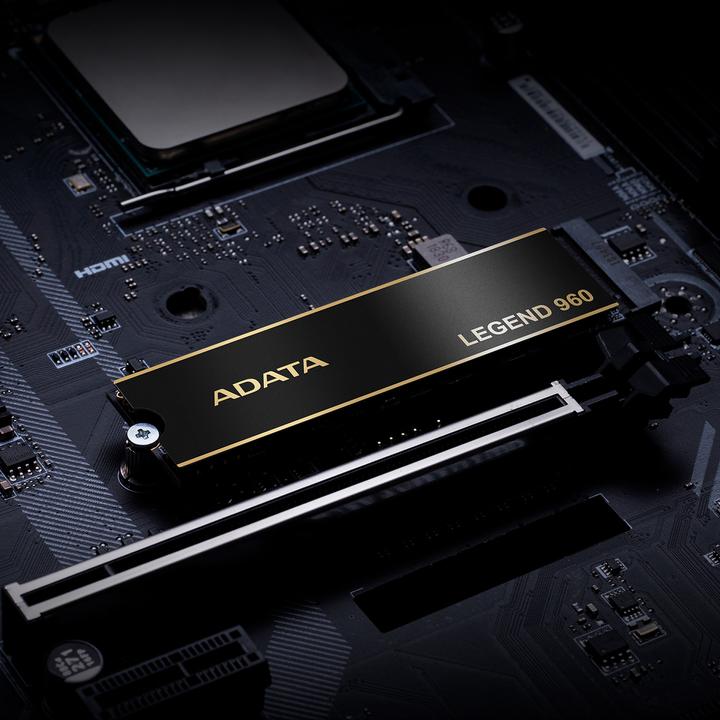 Actual product image Adata Legend 960 (4000 GB, M.2 2280)
