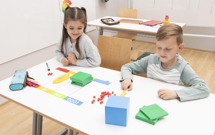 Actual product image Betzold Decimal system with arithmetic table (German)