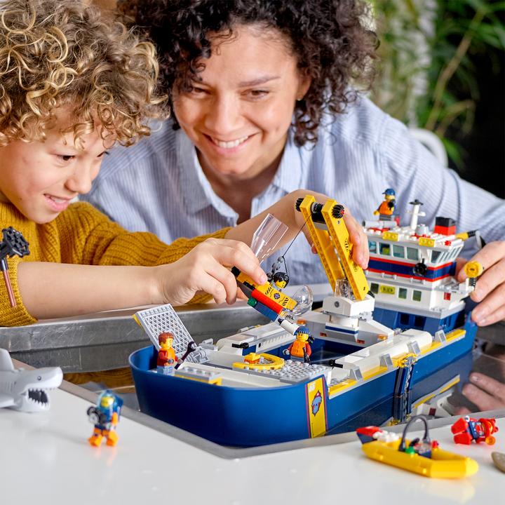 Actual product image LEGO Ocean Exploration Ship (60266, LEGO City)