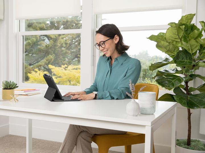Produktbild Logitech Slim Folio (CH, iPad 2021 (9. Gen), iPad 2019 (7. Gen), iPad 2020 (8. Gen))