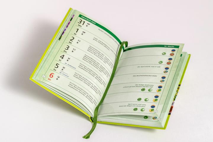 Actual product image The small sowing calendar 2025 - Gardening with the moon. The best tips for sowing, growing (Hardcover, German)