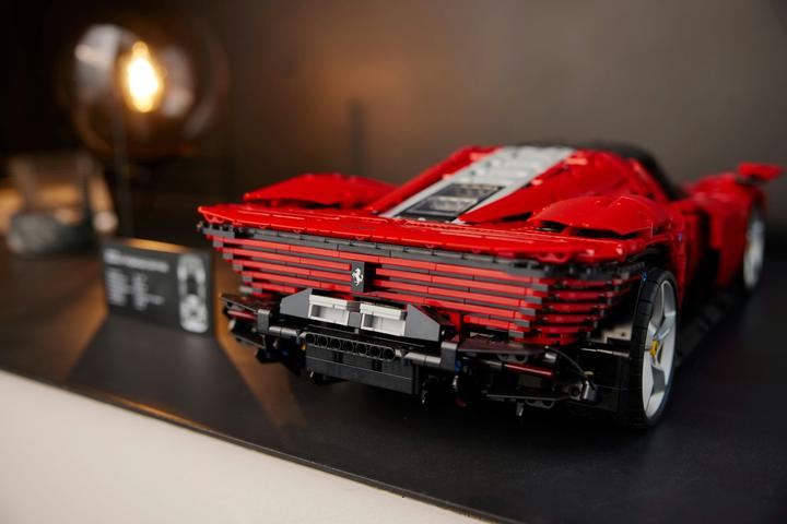 Produktbild LEGO Ferrari Daytona (42143, LEGO Technic)